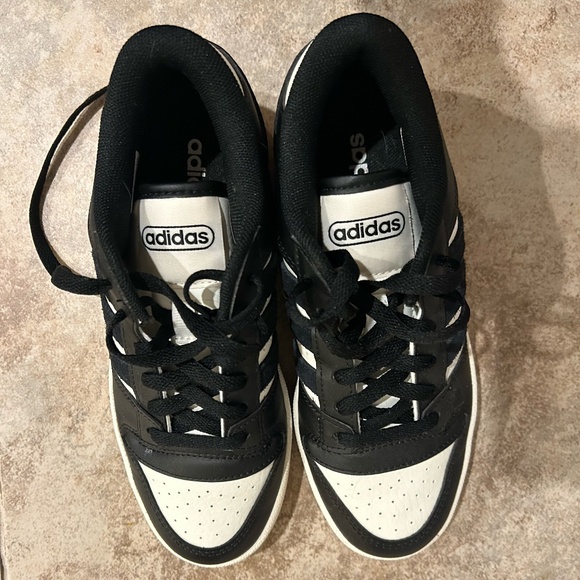 Adidas Youth Size 4 Sneakers - Picture 1 of 3